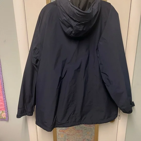 L.L. Bean Women's Outdoor Goretex Jacket - XL Dark Blue - Picture 2 of 6